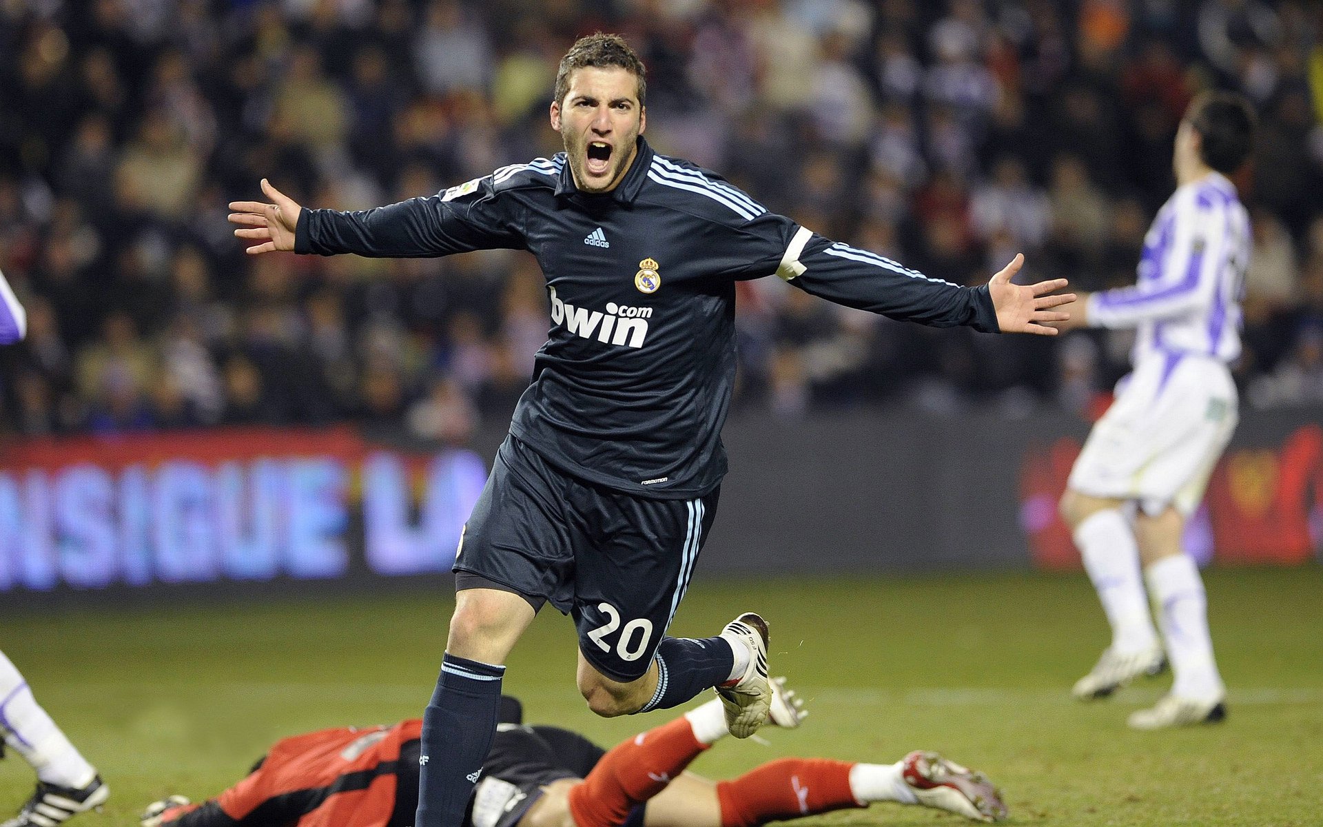 奥地利鏖战阿尔及利亚,当足球成为流亡者的地图