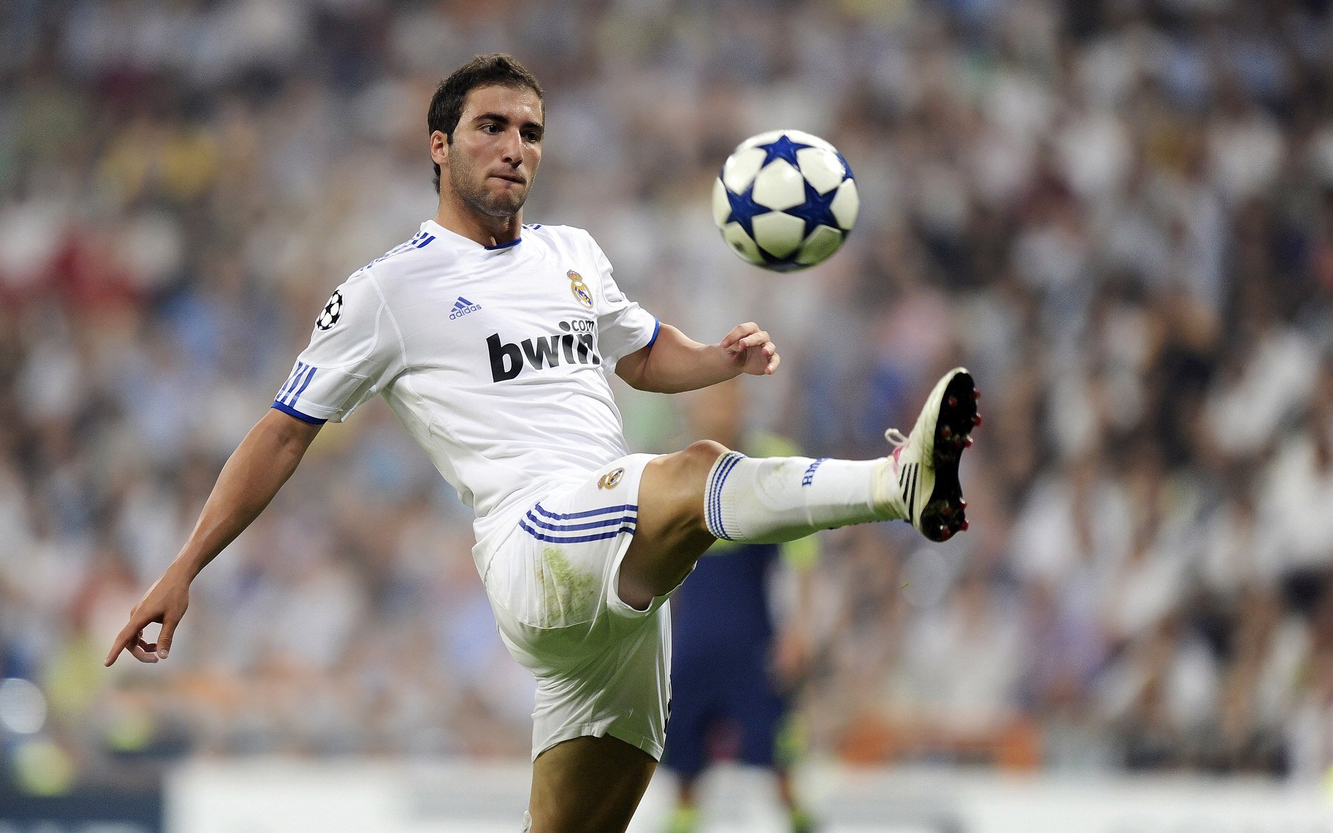 意甲焦点战,当蓝黑军团用曼联方式提前终结悬念